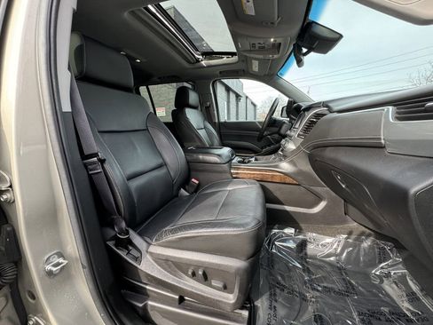 Used 2016 Chevrolet Suburban LT w/ Luxury Package image 17