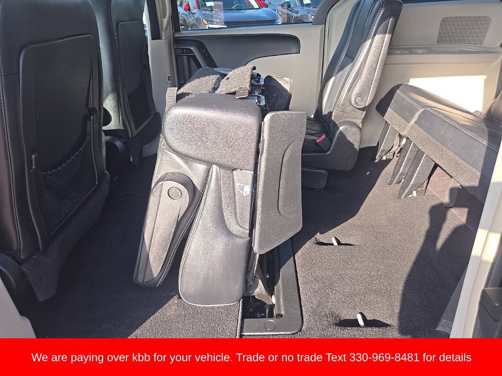 Used 2013 Chrysler Town & Country Touring FWD image 26