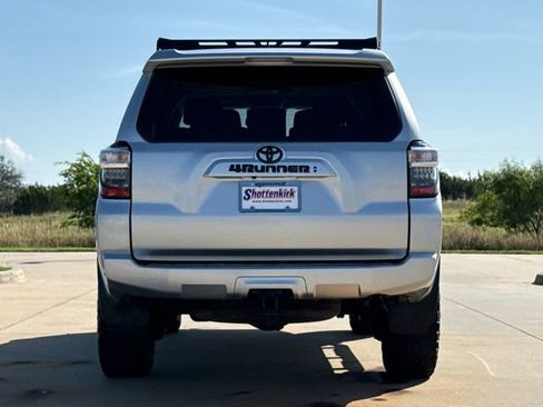 Used 2020 Toyota 4Runner SR5 Premium w/ Moonroof Package AWD/4WD image 8