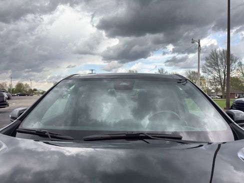 Used 2025 Chevrolet Traverse RS image 25