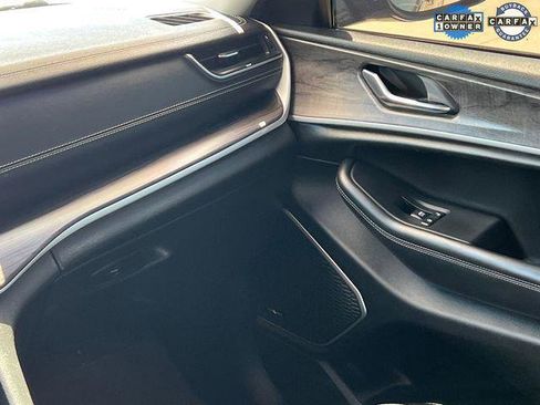 Certified 2022 Jeep Grand Cherokee L Limited image 17