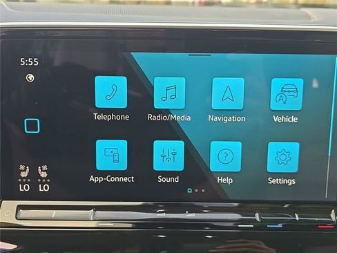 Used 2025 Volkswagen Atlas SE image 22