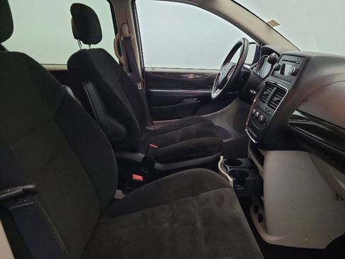 Used 2015 Dodge Grand Caravan American Value Package w/ UConnect Hands-Free Group FWD image 21