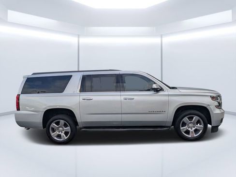 Used 2015 Chevrolet Suburban LT w/ Luxury Package RWD image 2