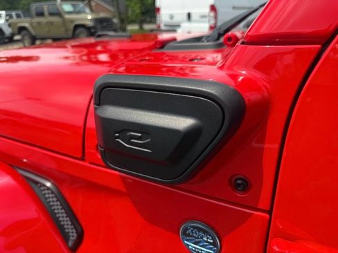 Used 2025 Jeep Wrangler Unlimited Sahara w/ Safety Group AWD/4WD image 11