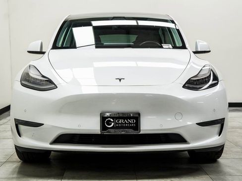 Used 2021 Tesla Model Y Long Range image 5