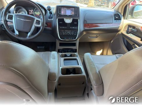 Used 2013 Chrysler Town & Country Touring-L w/ Driver Convenience Group FWD image 28