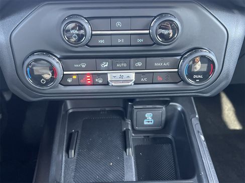 New 2025 Ford Bronco Outer Banks image 6