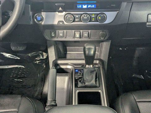 Used 2023 Toyota Tacoma SR5 w/ Technology Package RWD image 40