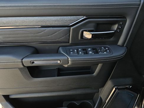 New 2026 RAM 2500 Limited AWD/4WD image 17