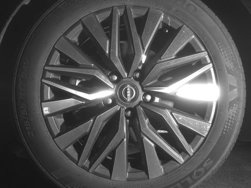 Used 2025 Nissan Altima 2.5 SV image 12