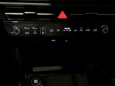 Used 2024 Kia Niro EX Touring FWD image 23