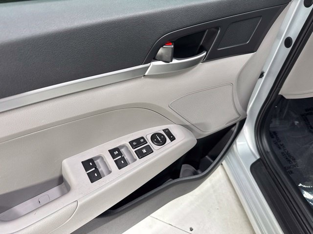 Used 2019 Hyundai Elantra SE FWD image 9