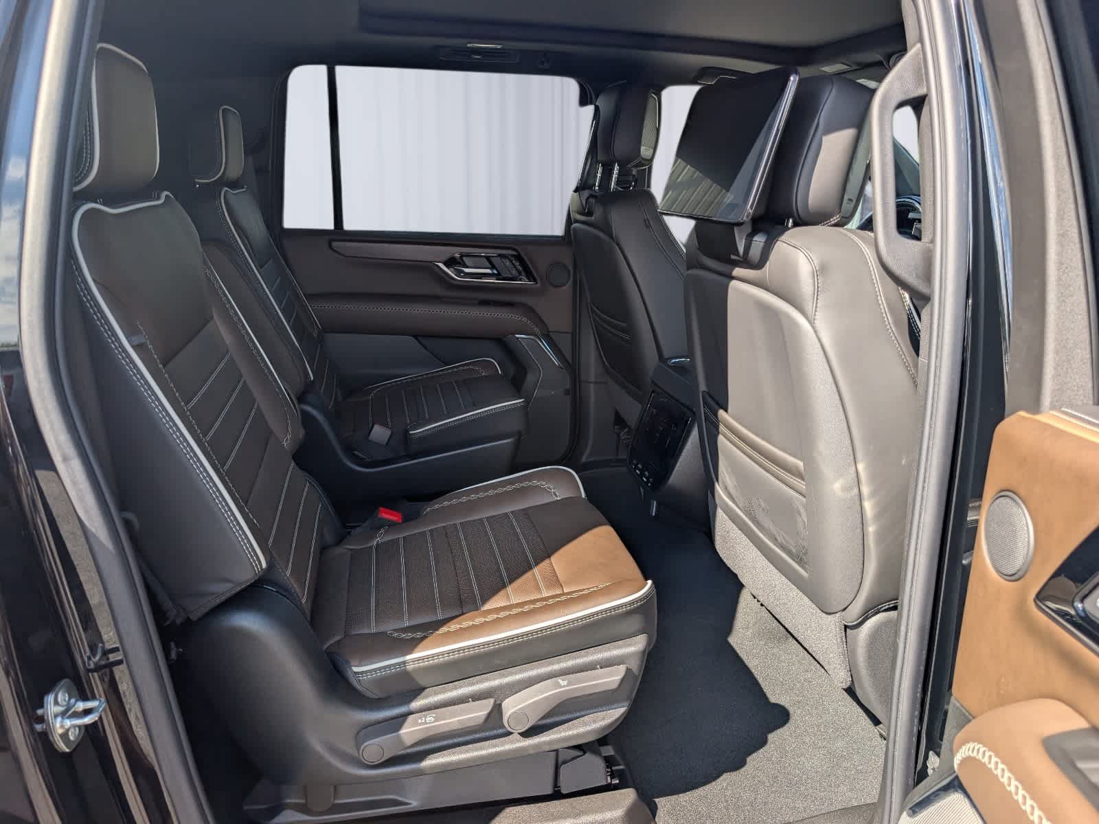Certified 2026 GMC Yukon XL Denali Ultimate AWD/4WD image 13