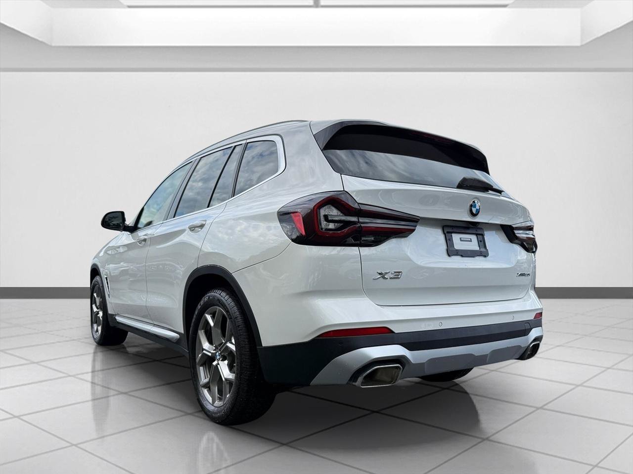 Used 2023 BMW X3 xDrive30i w/ Convenience Package AWD/4WD image 3