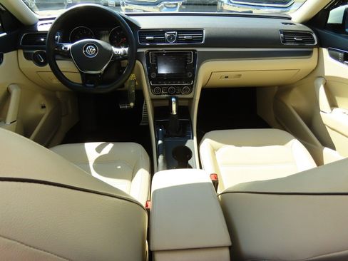 Used 2017 Volkswagen Passat 1.8T R-Line w/ R-Line Lighting Package image 23