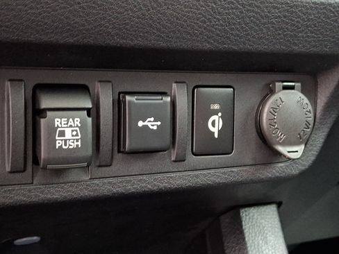 Used 2022 Toyota Tacoma TRD Sport w/ TRD Premium Sport Package AWD/4WD image 27