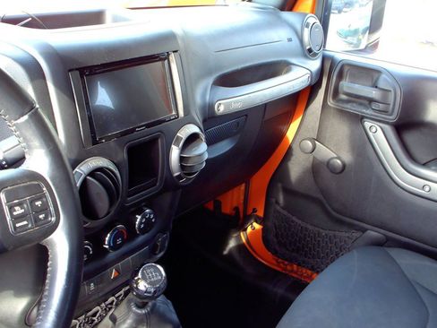 Used 2015 Jeep Wrangler Sport w/ Quick Order Package 23S AWD/4WD image 10