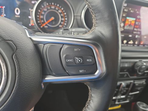 Used 2020 Jeep Wrangler Unlimited Sahara AWD/4WD image 12