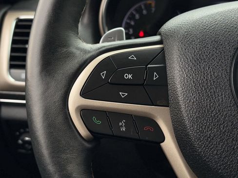 Used 2017 Jeep Grand Cherokee Limited image 16