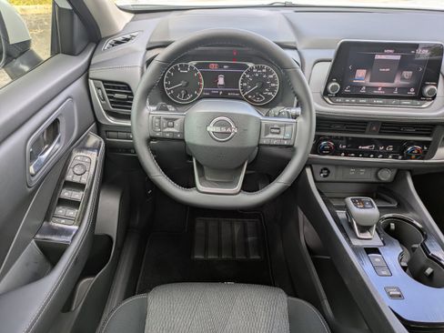 New 2026 Nissan Rogue SV FWD image 18