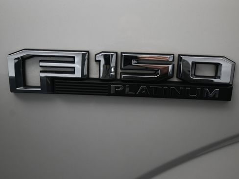 Used 2015 Ford F150 Platinum w/ Equipment Group 701A Luxury image 32
