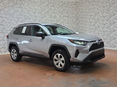 Used 2021 Toyota RAV4 LE image 1