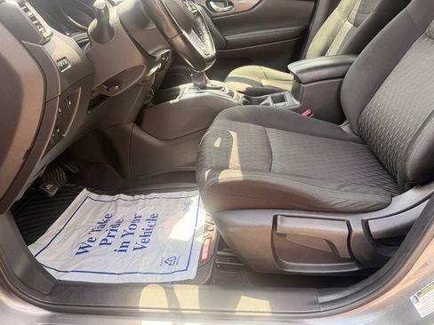Used 2019 Nissan Rogue S w/ Special Edition Package FWD image 10
