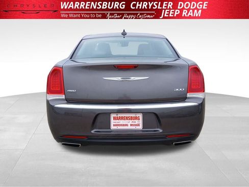 Used 2015 Chrysler 300 Limited w/ Driver Convenience Group image 5