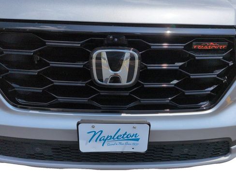 Used 2025 Honda Pilot TrailSport image 32