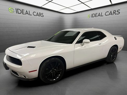 Used 2016 Dodge Challenger SXT Plus RWD image 1