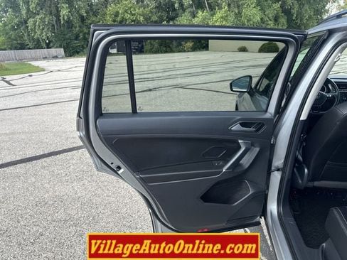 Used 2020 Volkswagen Tiguan SE w/ Panoramic Sunroof Package AWD/4WD image 29