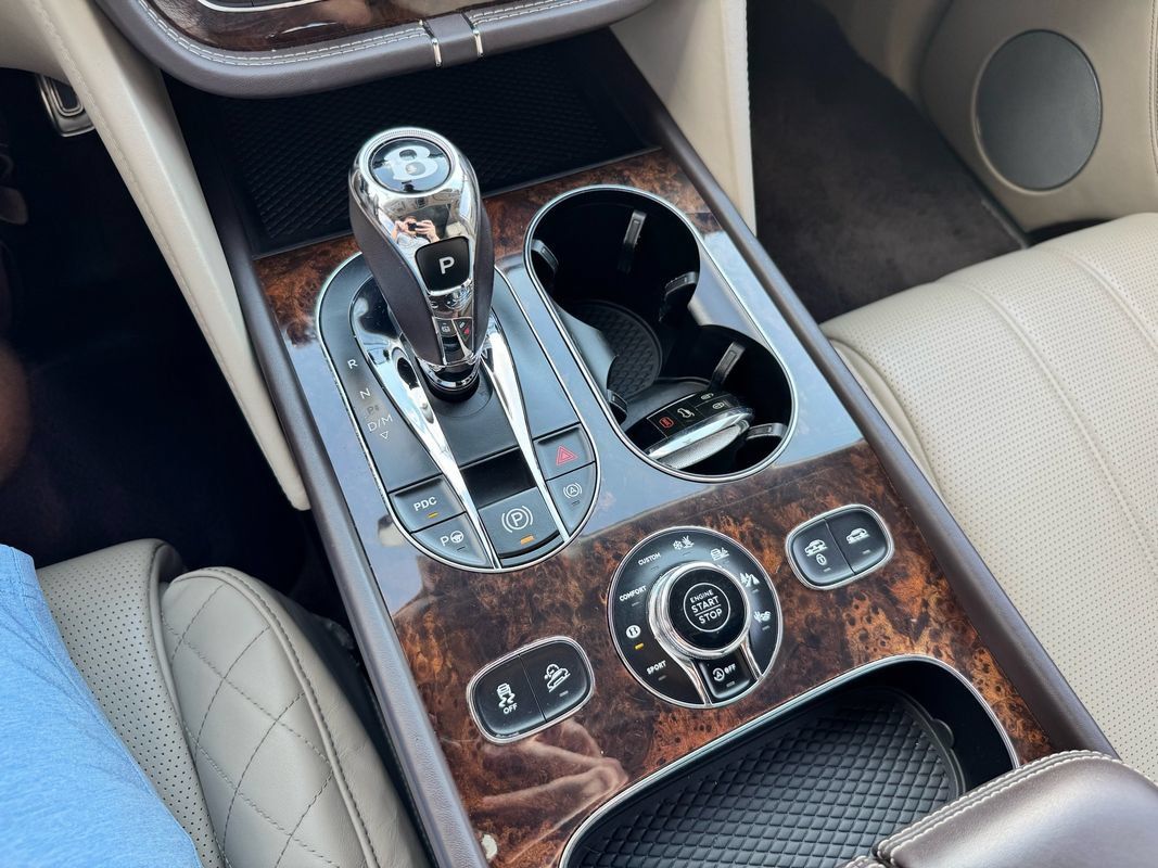 Used 2018 Bentley Bentayga AWD/4WD image 43