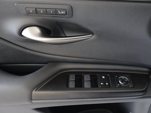 Used 2019 Lexus ES 350 w/ Premium Package FWD image 13