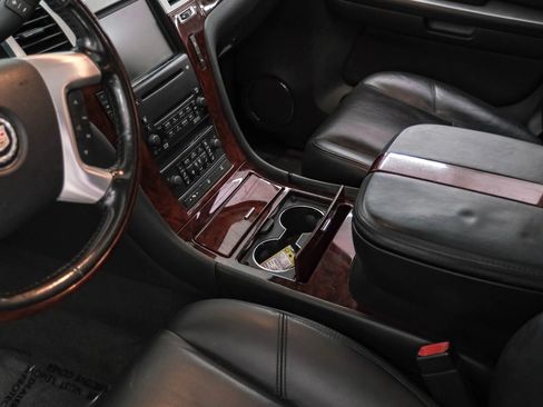 Used 2008 Cadillac Escalade AWD image 24