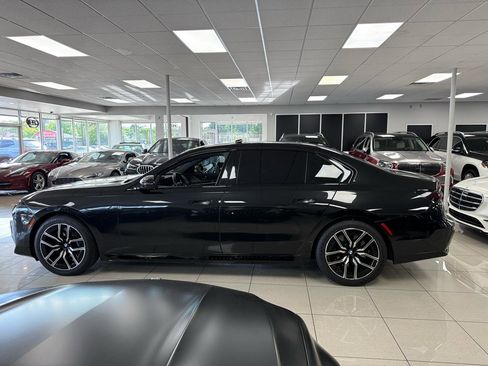 Used 2024 BMW 740i w/ Premium Package image 3