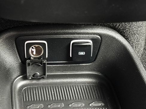 Used 2019 Chrysler Pacifica Touring-L Plus w/ S Appearance Package image 26