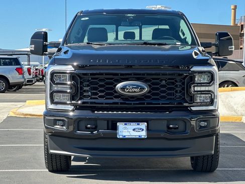 New 2026 Ford F250 Lariat w/ Black Appearance Package AWD/4WD image 8