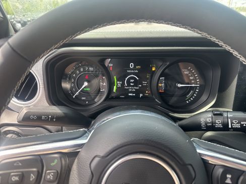 Used 2025 Jeep Wrangler Unlimited Sahara w/ Safety Group image 20