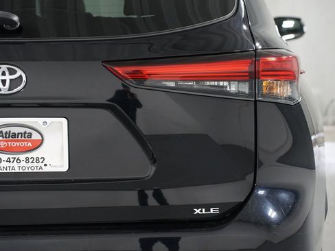 Certified 2023 Toyota Highlander XLE image 10