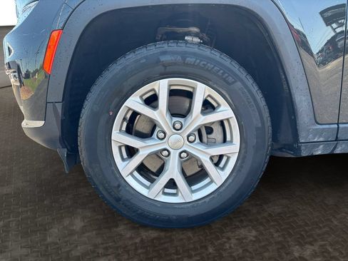 Used 2022 Jeep Grand Cherokee L Limited AWD/4WD image 9