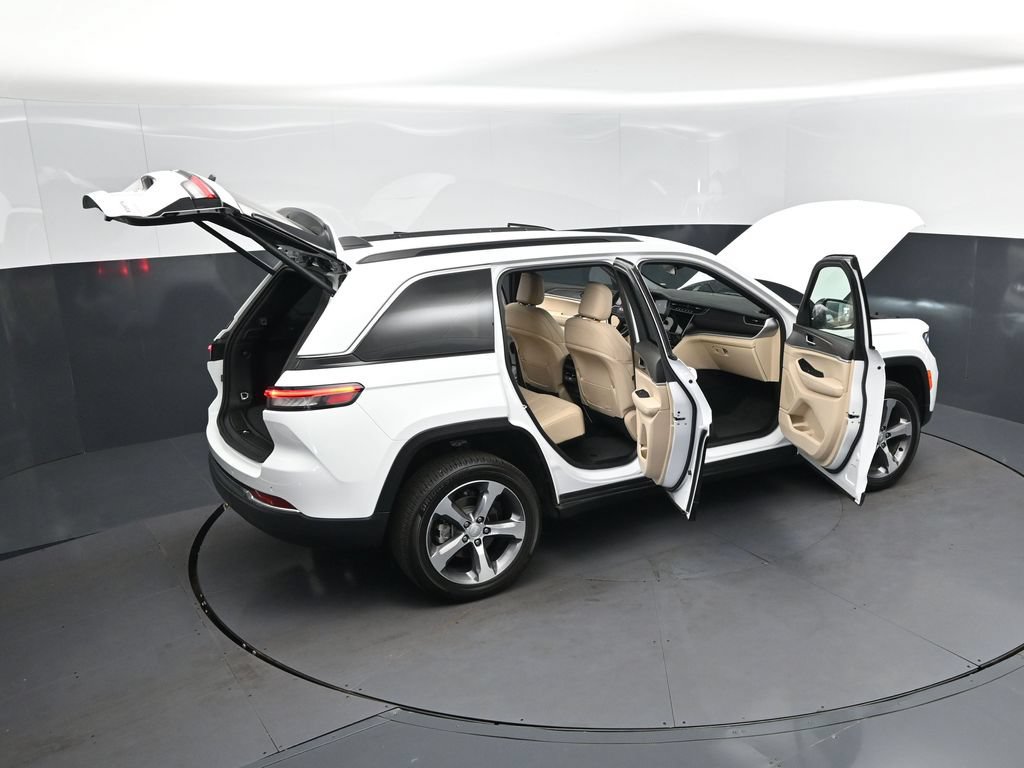 Used 2025 Jeep Grand Cherokee Limited RWD image 49