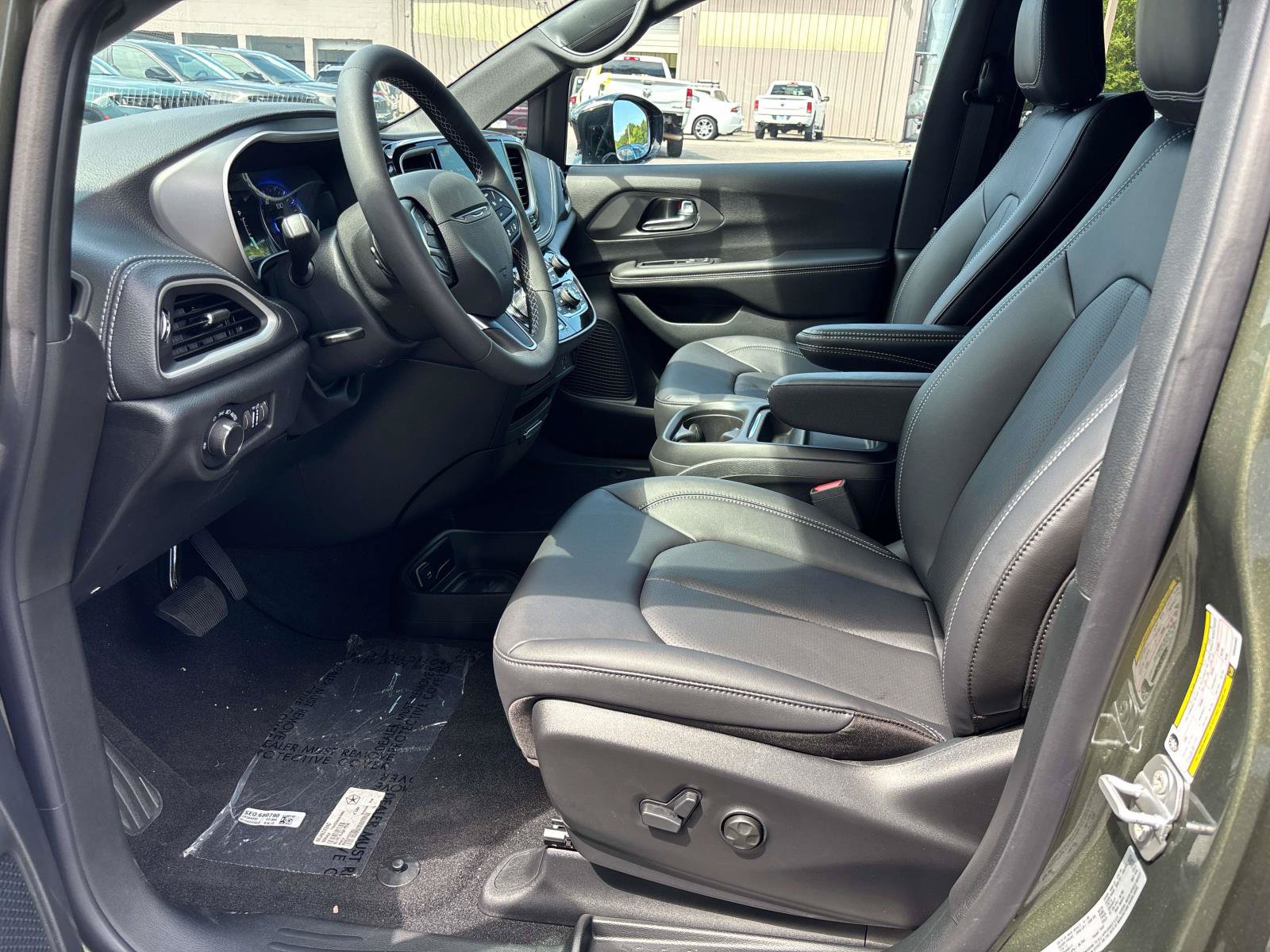 New 2027 Chrysler Pacifica Select FWD image 7