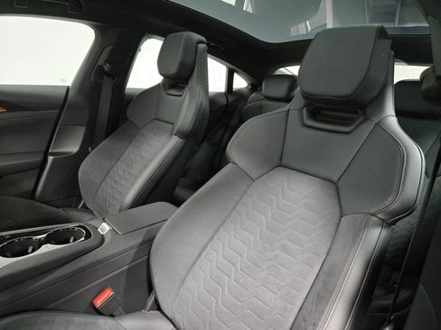 Used 2022 Audi e-tron GT Premium Plus image 12