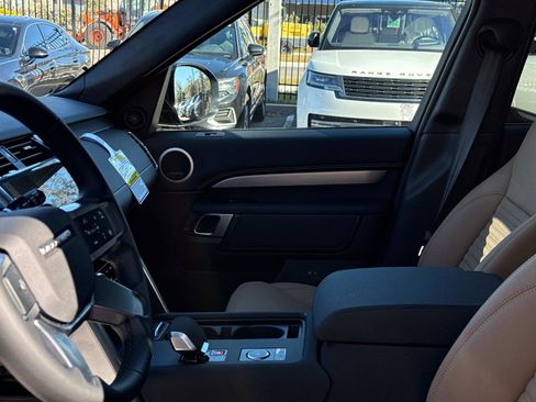 New 2025 Land Rover Discovery Dynamic SE image 20
