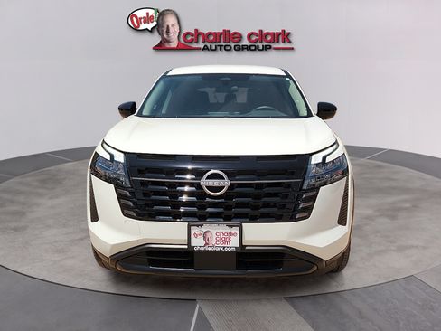 Used 2026 Nissan Pathfinder S FWD image 8
