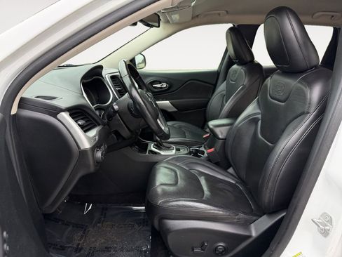 Used 2018 Jeep Cherokee Overland image 14