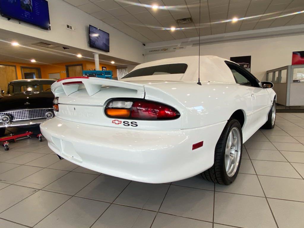 Used 1998 Chevrolet Camaro Z28 w/ SS Performance/Appearance Pkg RWD image 9