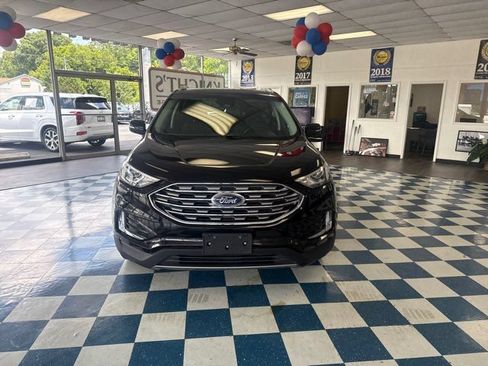 Used 2019 Ford Edge Titanium FWD image 2
