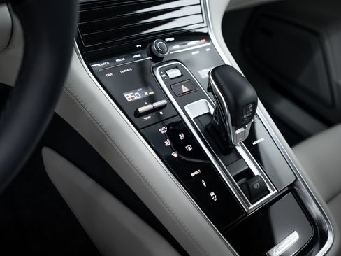 Certified 2022 Porsche Panamera 4 Platinum Edition image 16